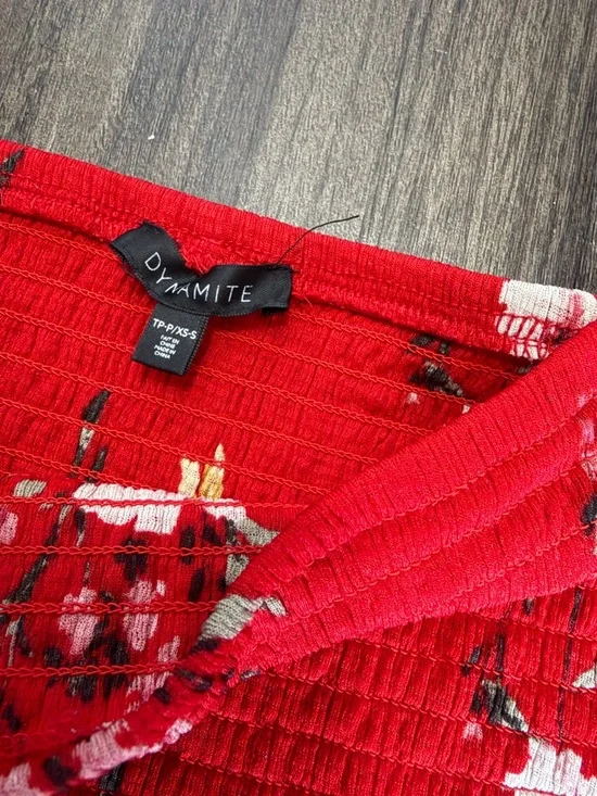 Dynamite Red Floral Off-Shoulder Smocked Crop Top - Picture 3 of 3